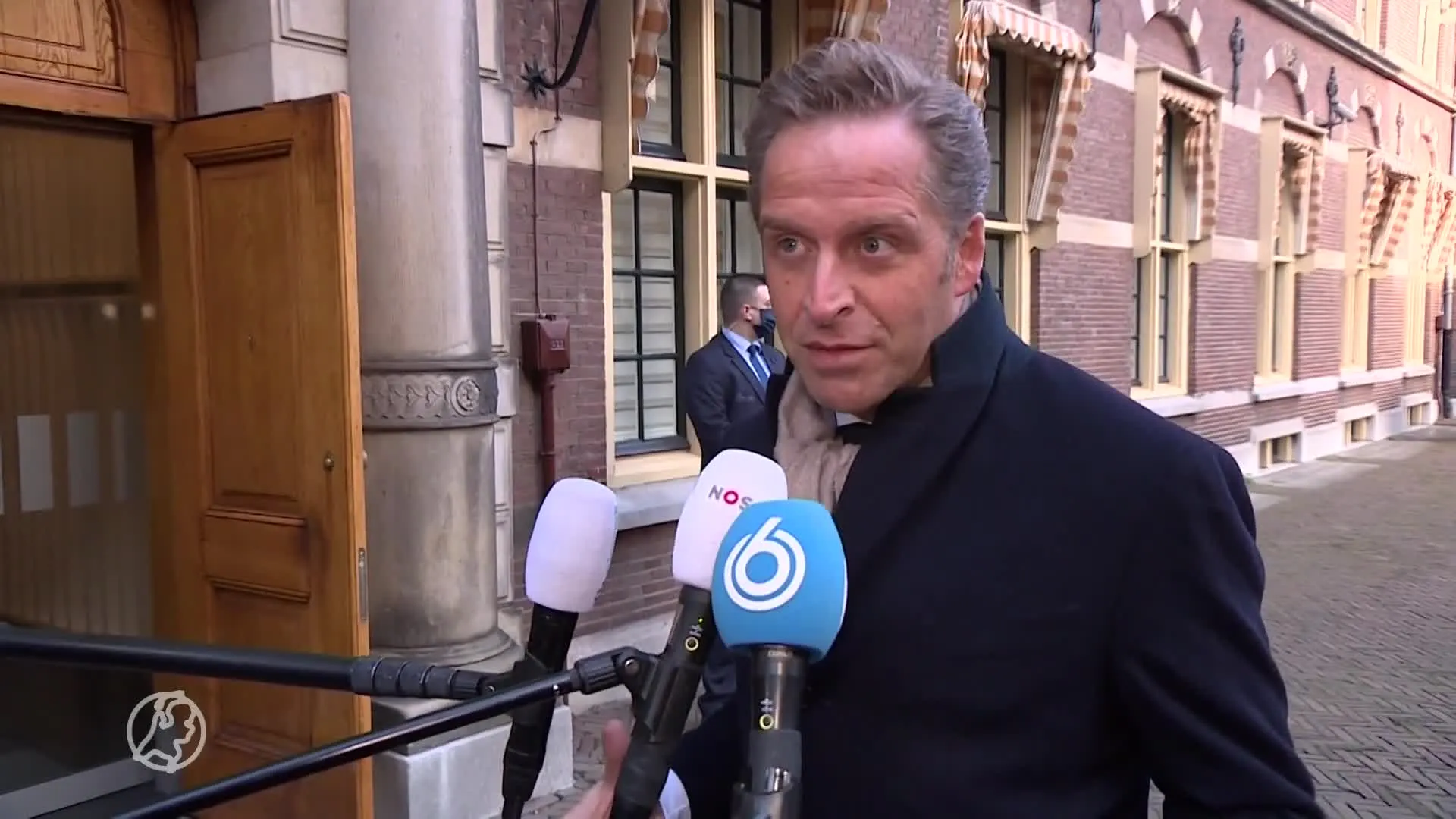 Minister De Jonge fel over heropening budgetketens