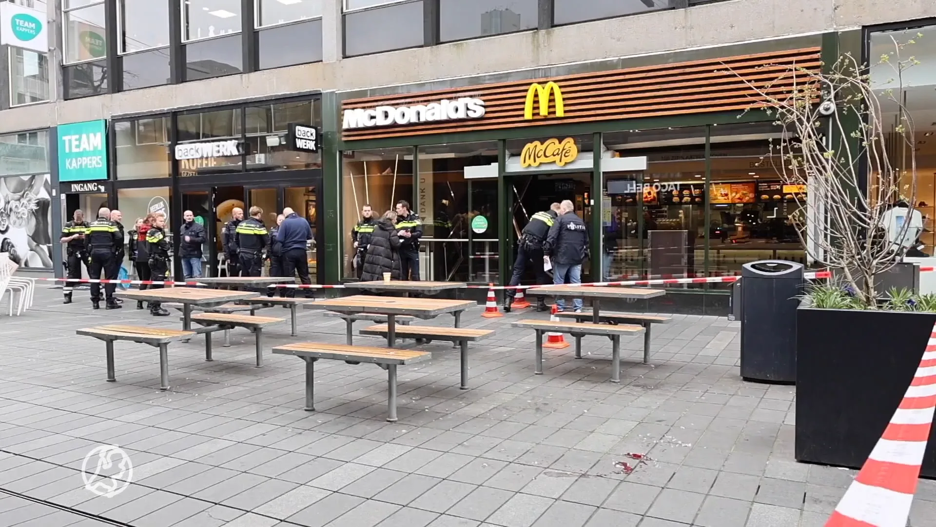 Man neergestoken op Lijnbaan in Rotterdam