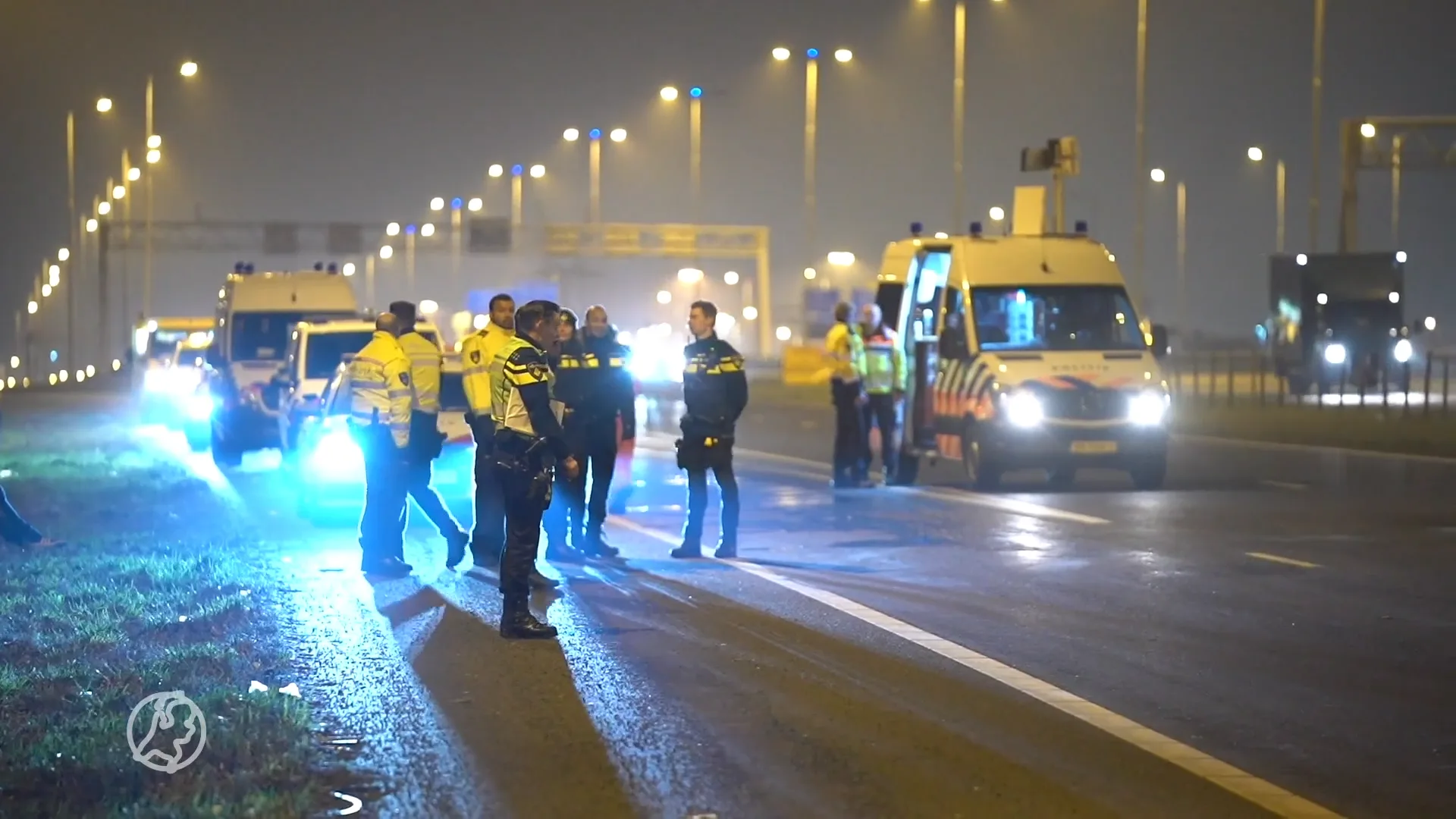 Man rijdt in op motoragent na verkeersruzie, politie schiet op auto