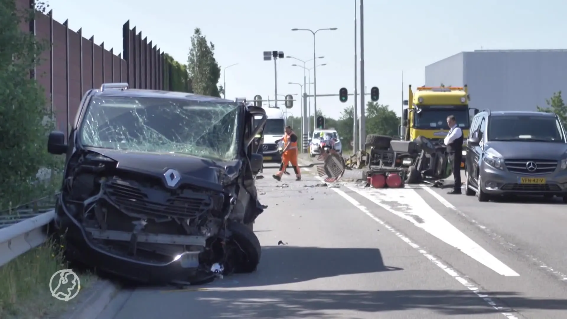Bestuurder veegwagen overleden na botsing in Amersfoort