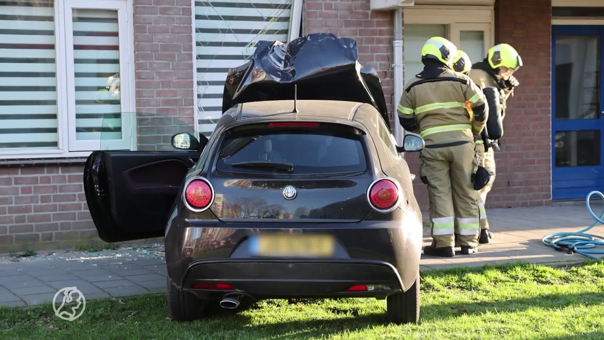 Auto ramt woning in Oss, bewoonster komt met de schrik vrij