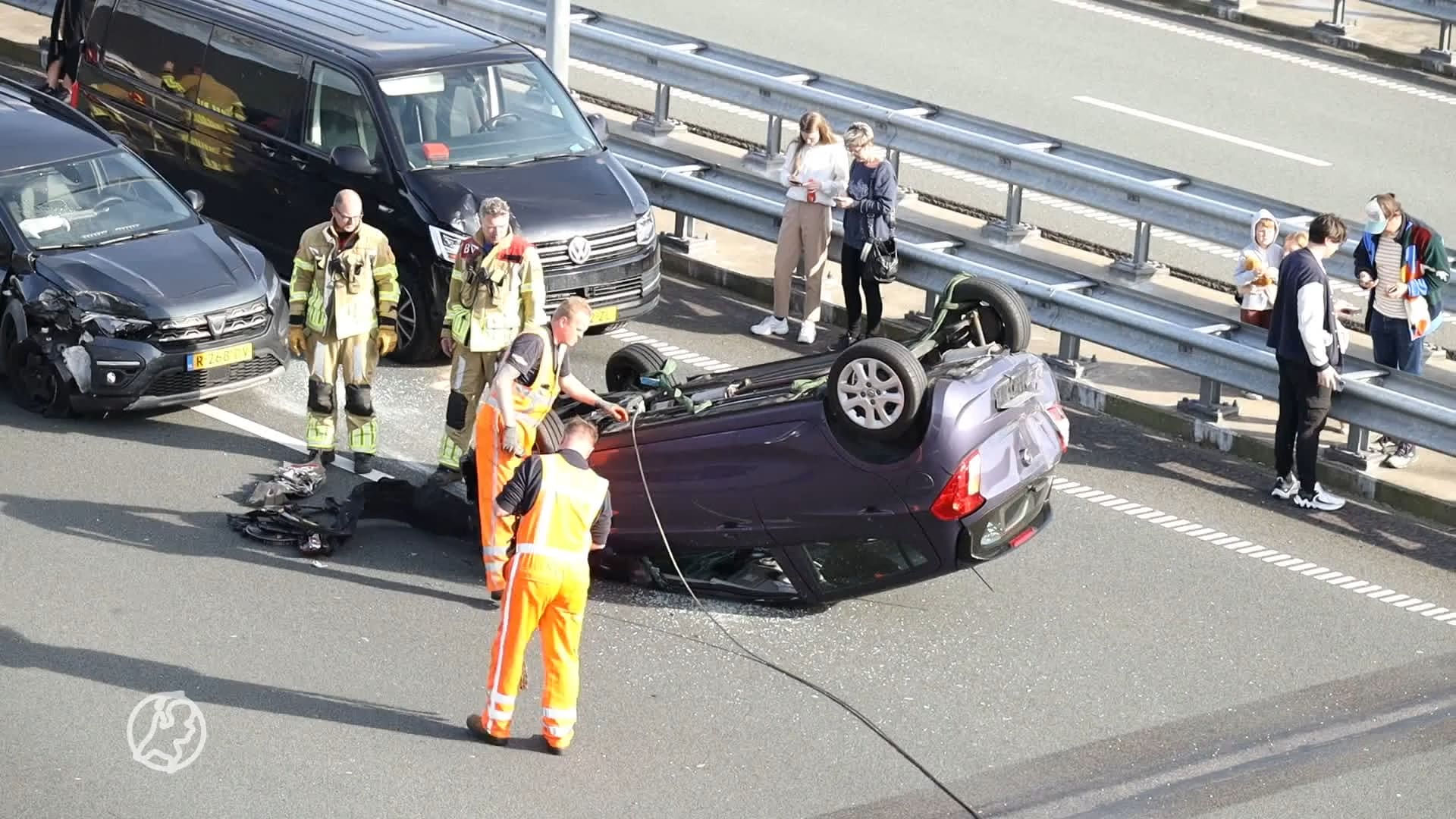 Ernstig ongeval met vijf auto's op A1 bij Muiden