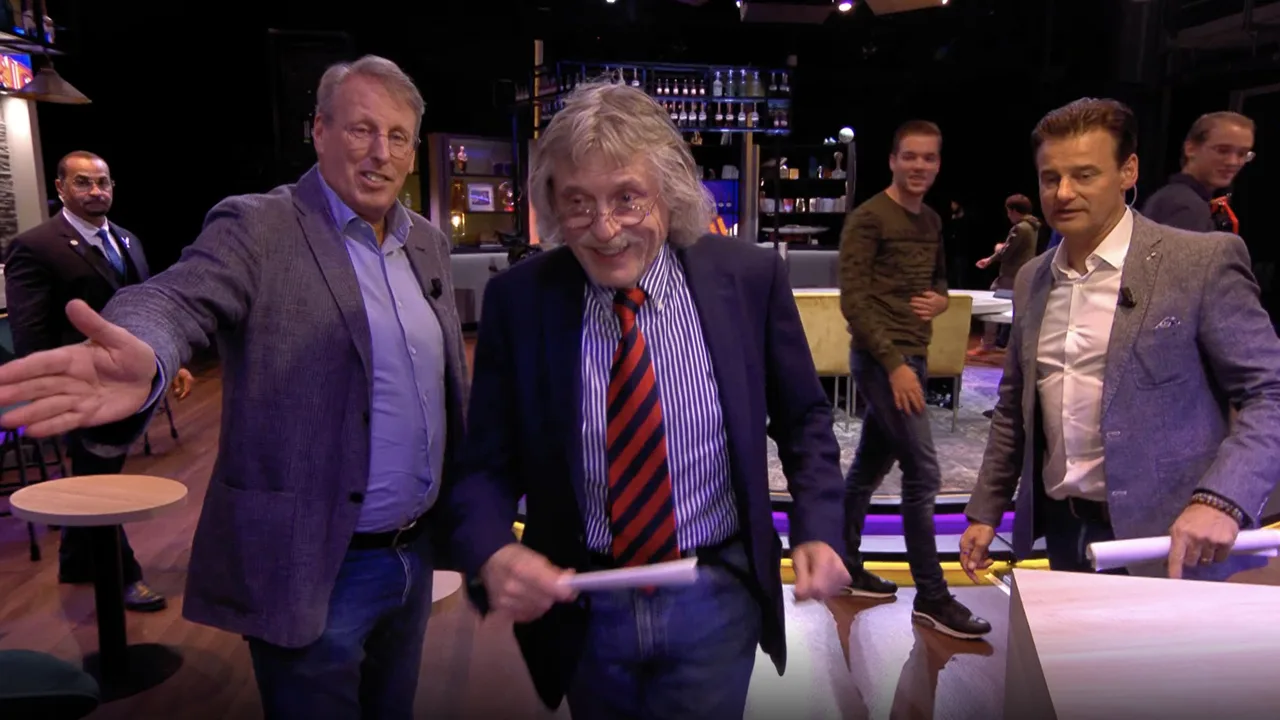 In de Wandelgangen met Chris Woerts: 'Johan, moeten wij even meelopen?'