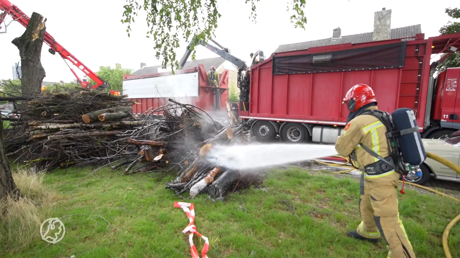 Vrachtwagen vat vlam door wespennest