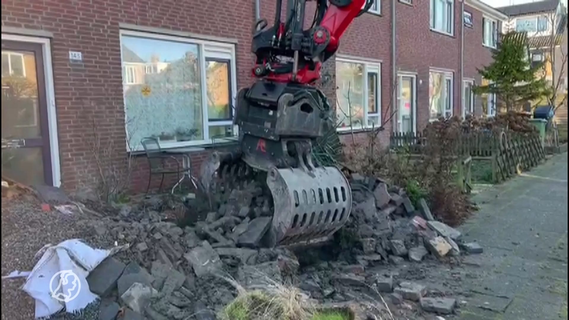 Weer goed tussen wanbetaler en man die puin in zijn tuin terugstortte: 'Zand erover'