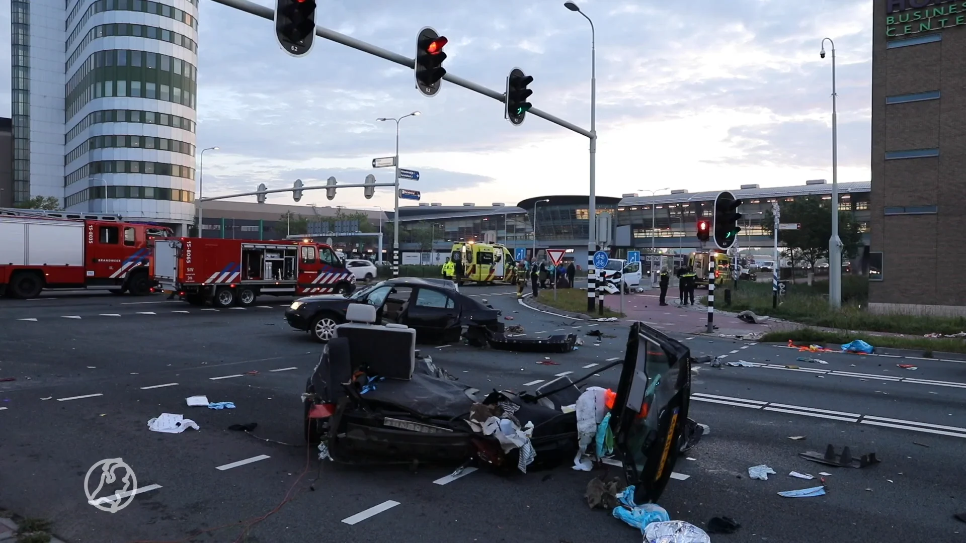 Auto gehalveerd door horrorongeluk in Honselersdijk, negen gewonden