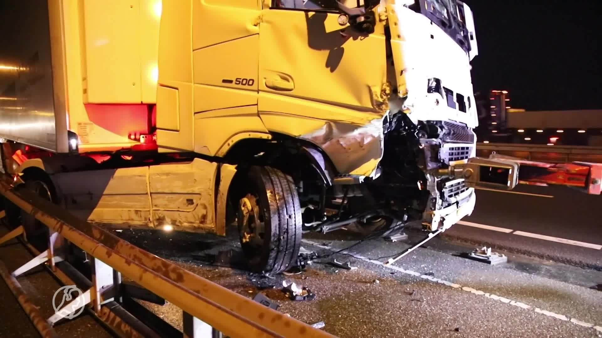 Vrachtwagen negeert rood kruis en ramt auto weginspecteur: 'G...