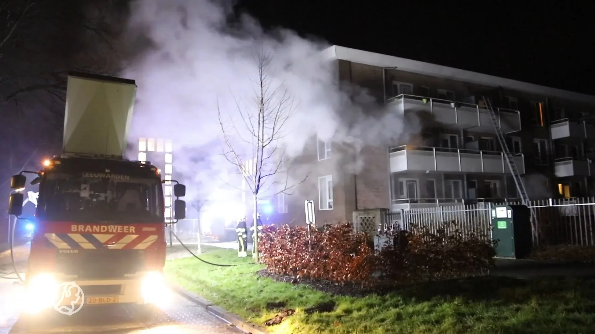 Grote paniek bij brand in portiekflat Leeuwarden: één gewonde