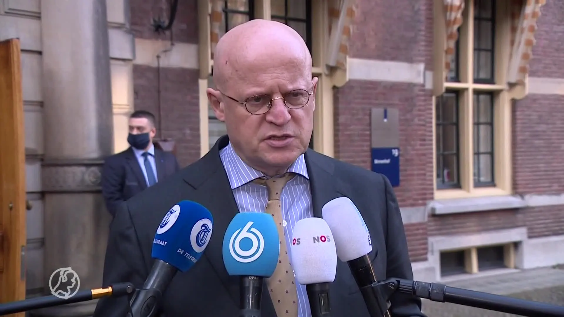 Grapperhaus: burgemeesters erg gelukkig met nieuwe regel wink...