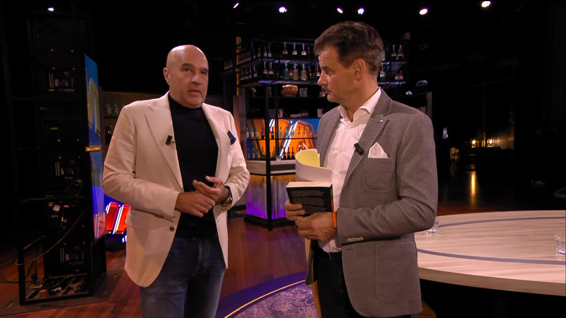 In de Wandelgangen met John van den Heuvel: 'We laten ons niet in somberheid dompelen'