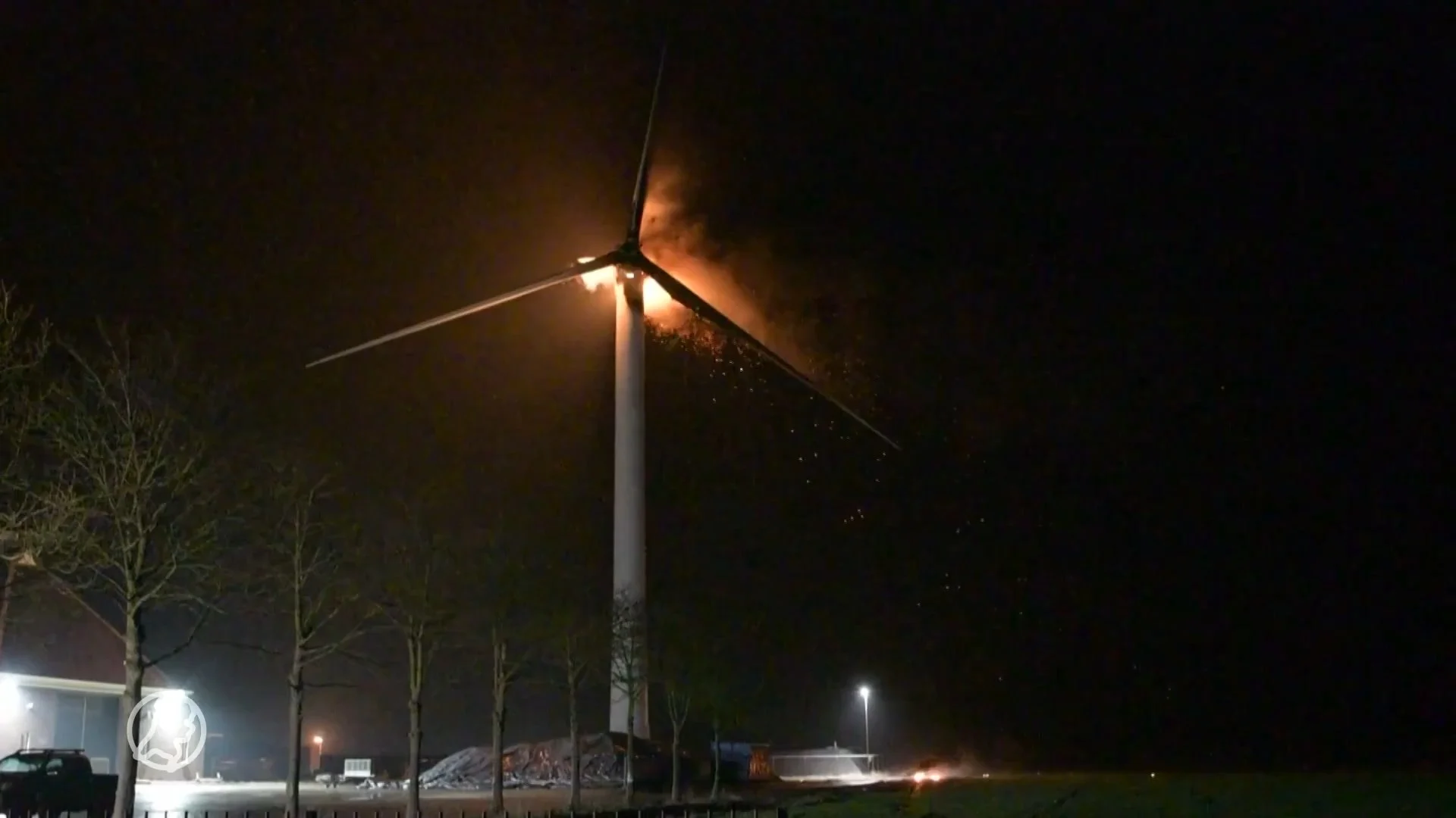 Brand op grote hoogte: Groningse windmolen vliegt in de fik