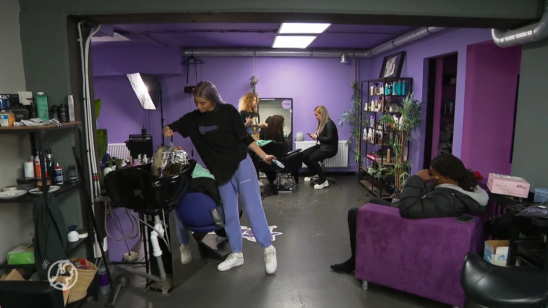 Kappers ingezet om huiselijk geweld te signaleren: 'Mensen praten daar vaak makkelijker'