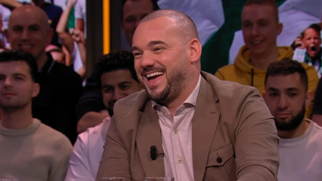 Wesley vertelt anekdote over tijd bij Ajax: ‘Van der Vaart lag onder het bed’