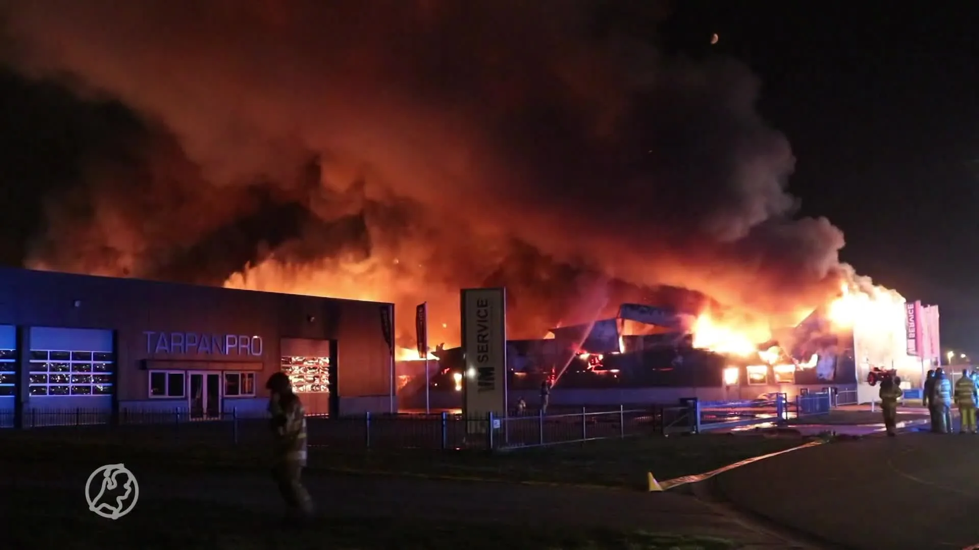 Zeer grote brand verwoest bedrijfspand in Swifterbant