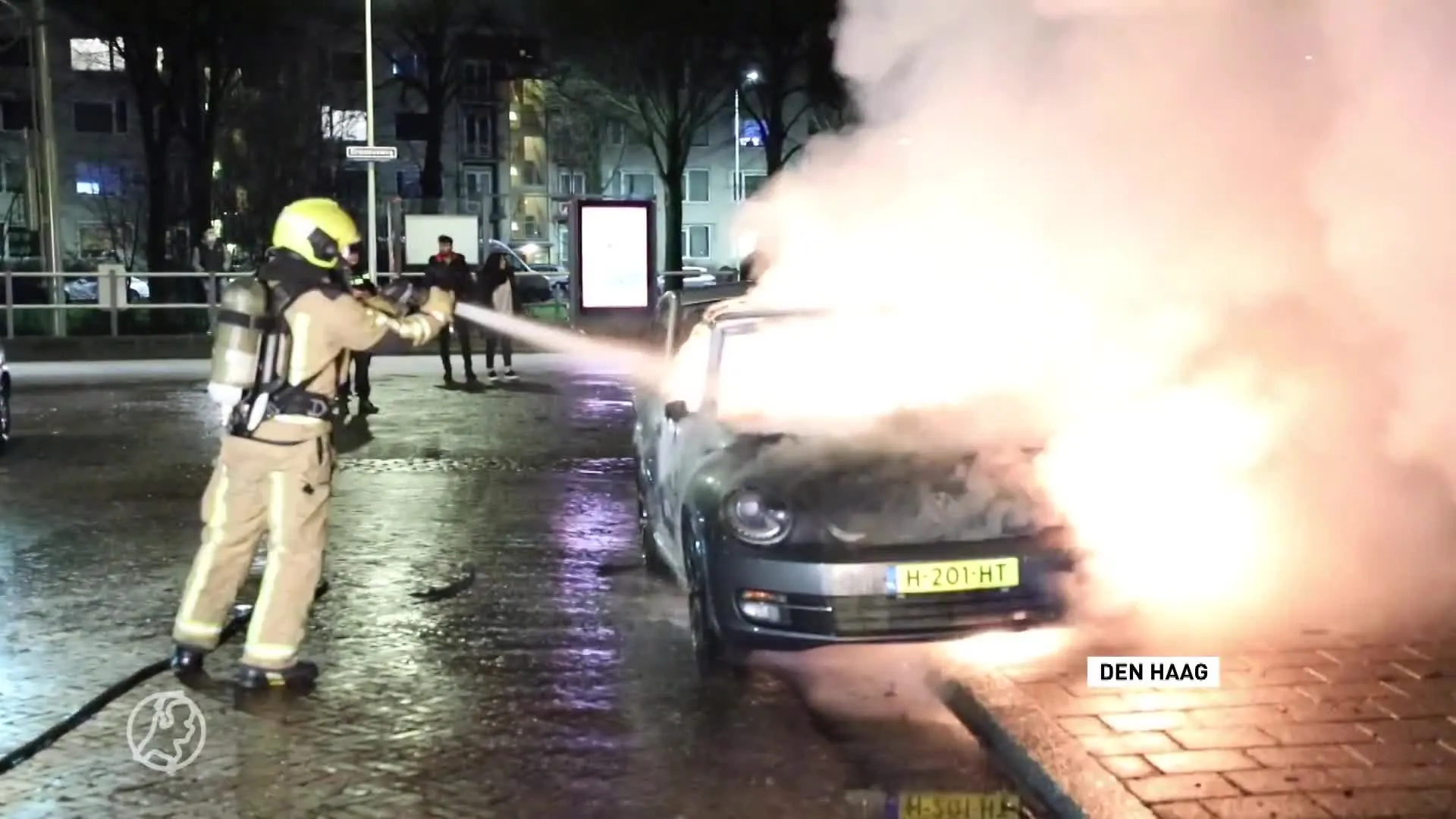 Door het hele land zijn er auto's in vlammen opgegaan