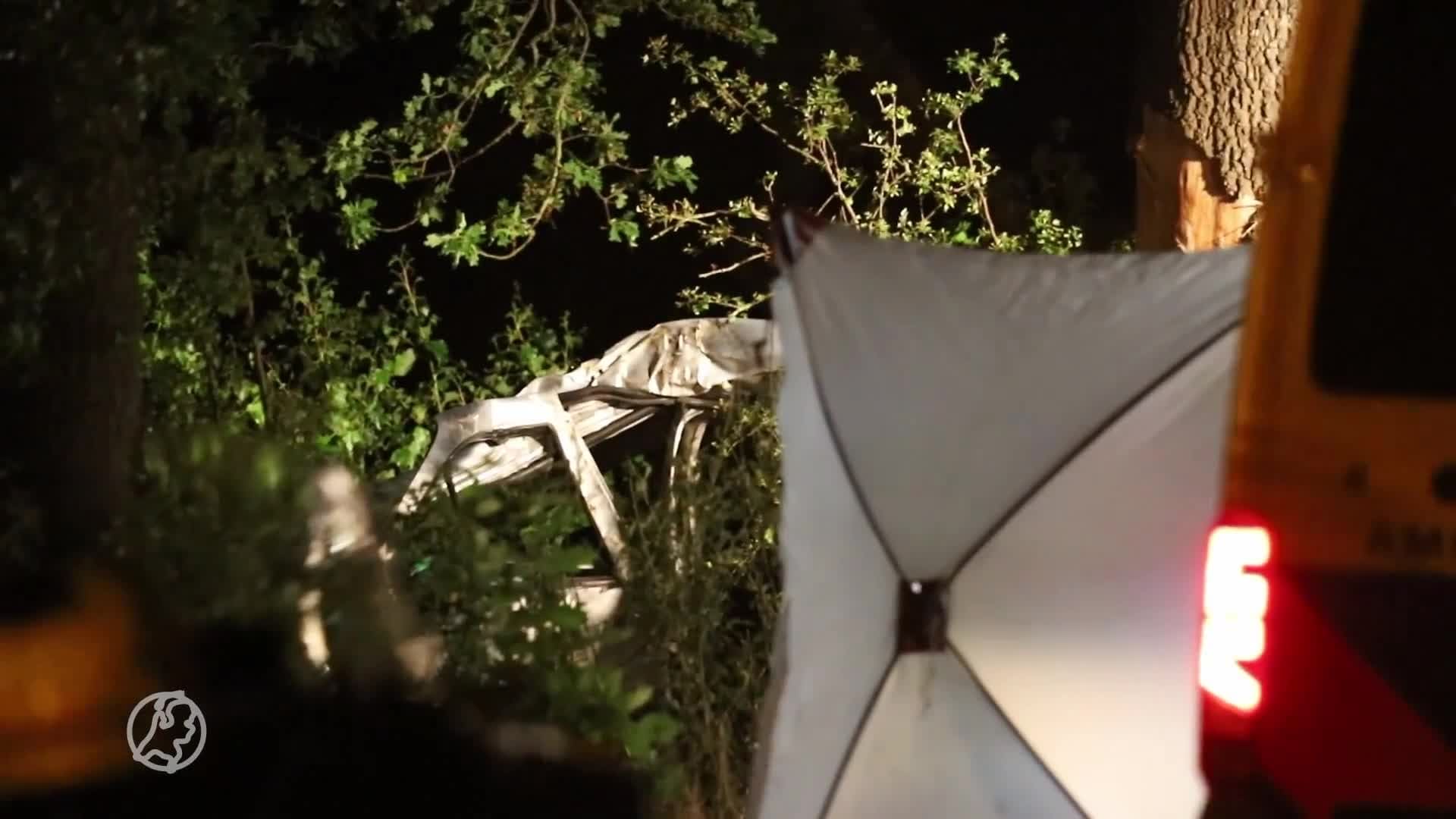 Jongen (17) komt om bij auto-ongeluk in Friesland, 18-jarige raakt zwaargewond