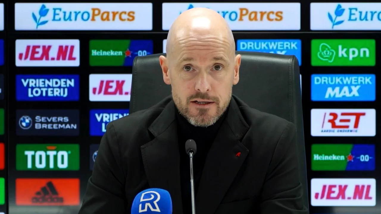 Ten Hag reageert op suggestie over Antony: 'Heb je gezien welke tikken hij krijgt?'