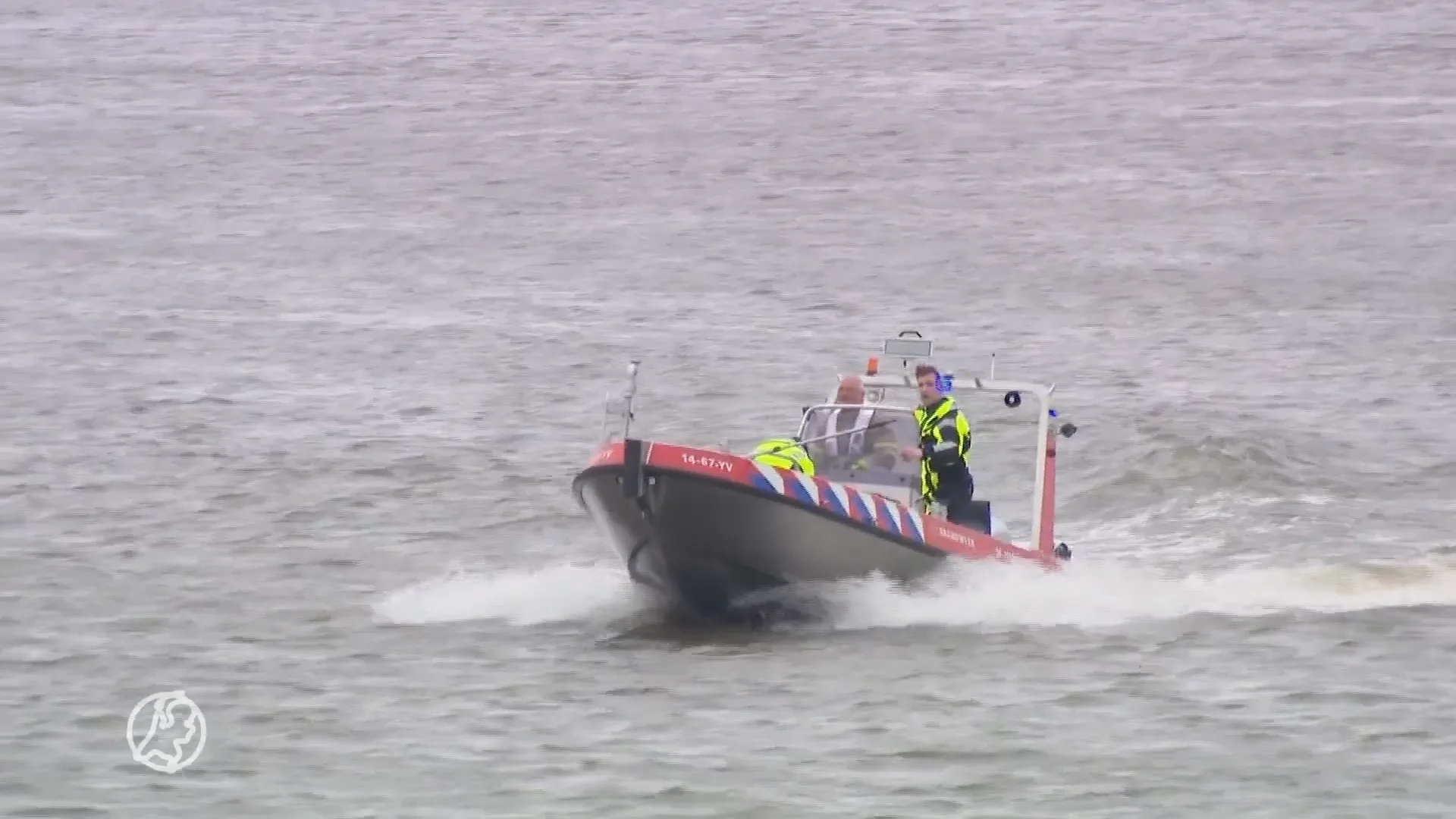 Drenkeling Maas na omslaan bootje overleden, andere uit water gered