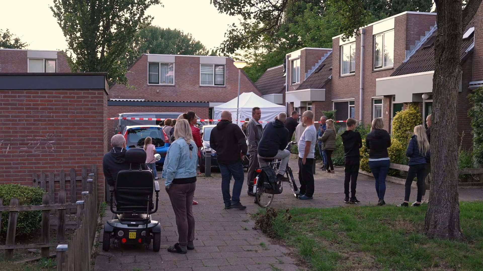 Buren in shock na vondst twee doden in woning Den Bosch