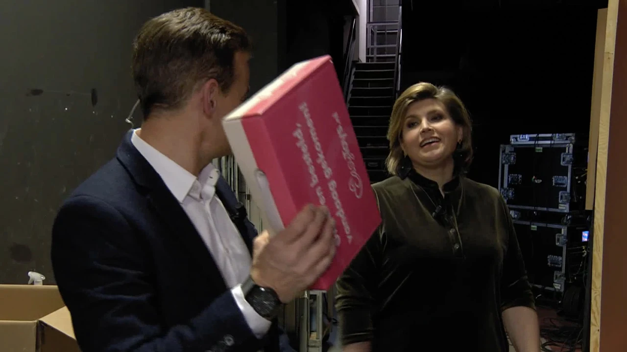 In de Wandelgangen: Neemt Angela de Jong een Easytoys-pakketje mee naar huis?