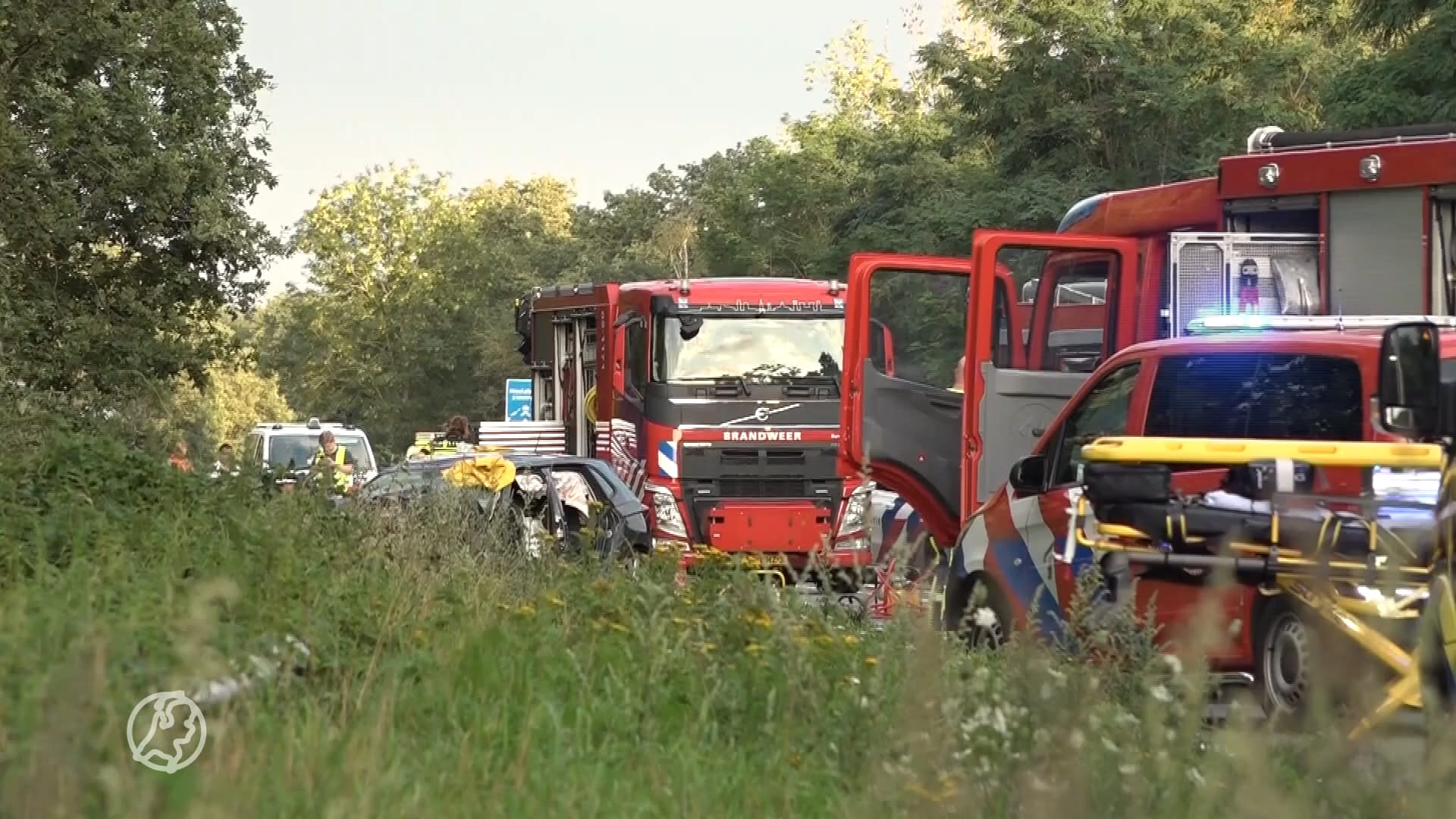 Dode en gewonden bij ernstige frontale aanrijding op N347, mensen bekneld in auto's