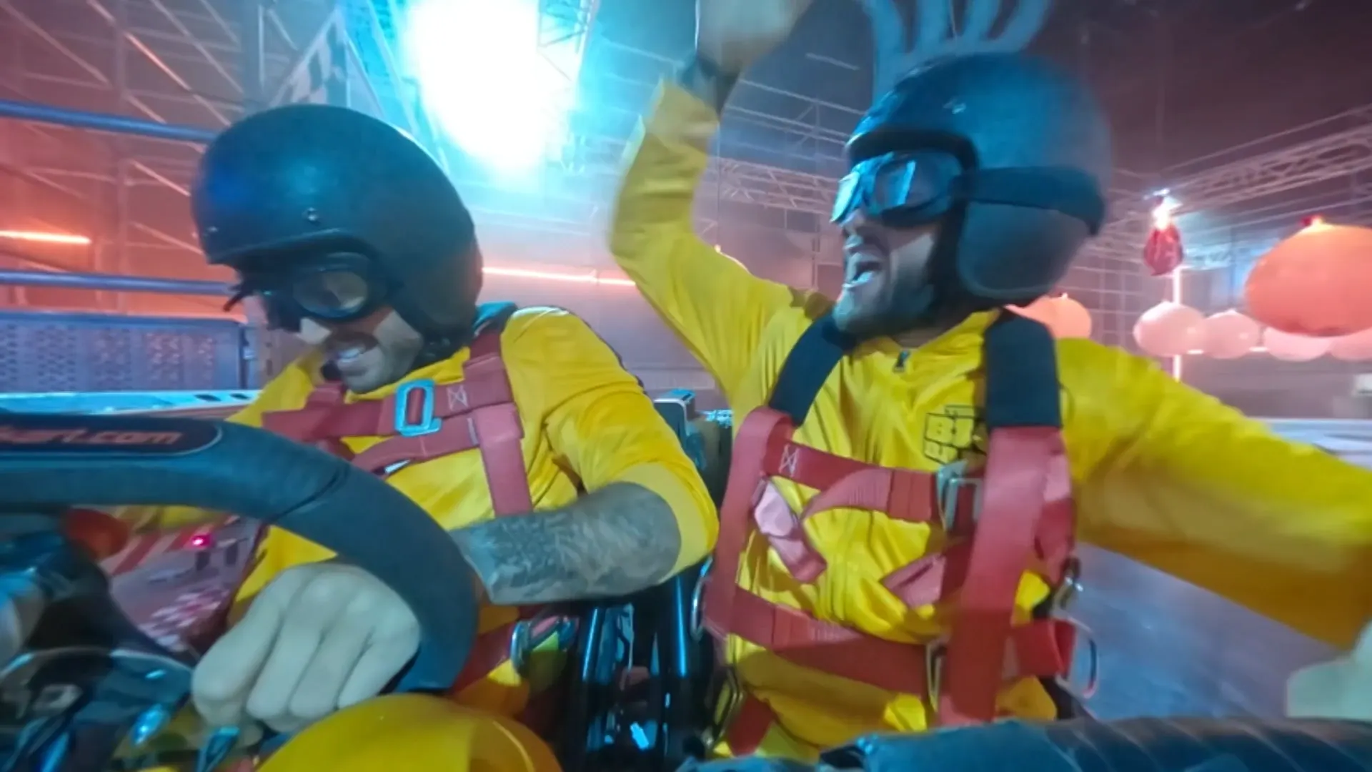 De Roelvinkjes scheuren erop los tijdens potje Mario Kart