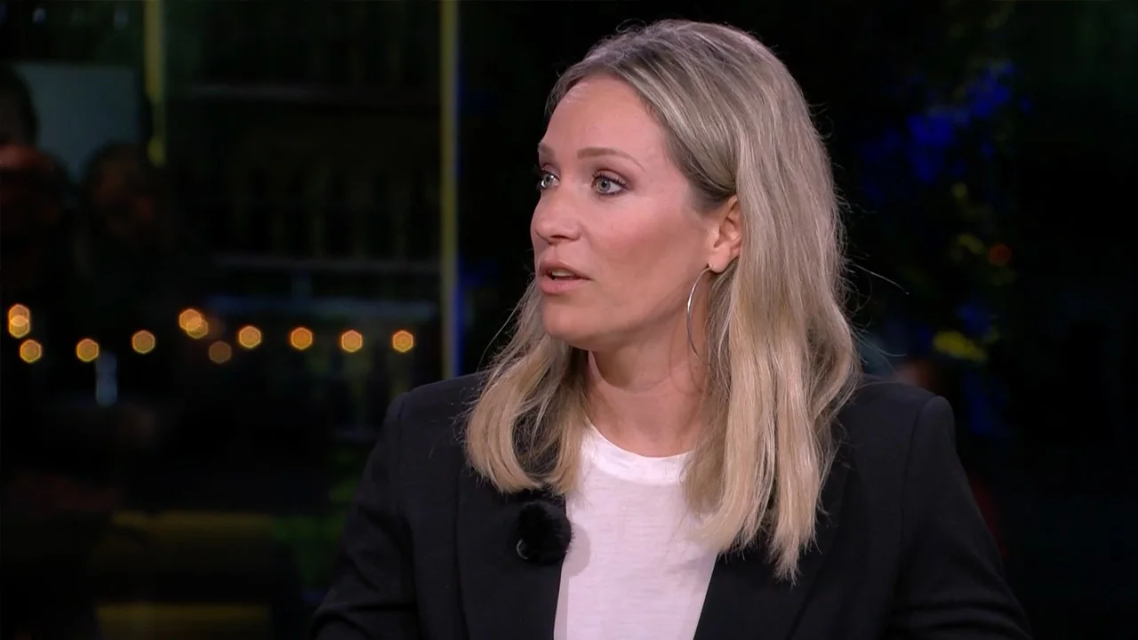 Hélène neemt het op voor in opspraak geraakte voetbalcommentator: 'Belachelijk'