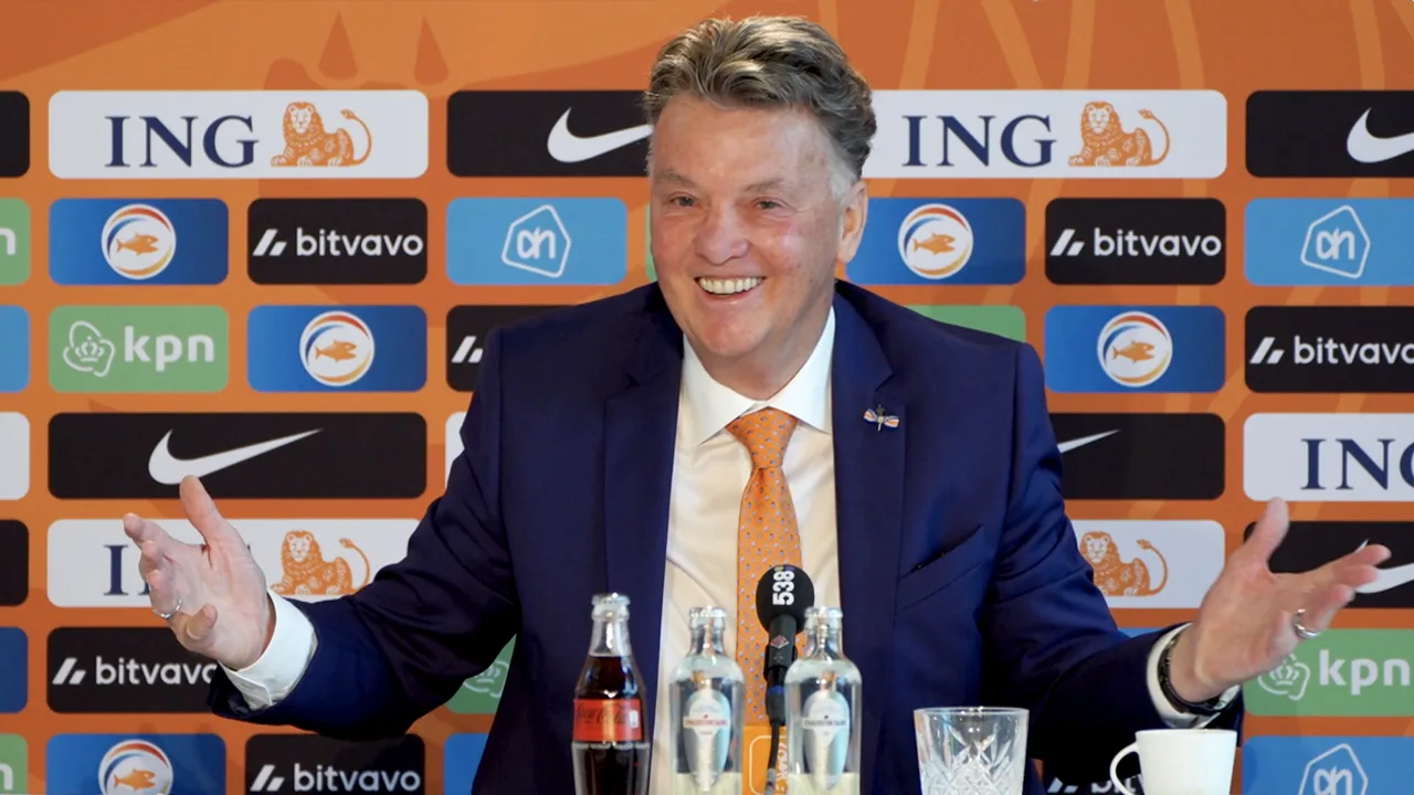 Van Gaal draagt oranje onderbroek tijdens wedstrijden: ‘Uit respect voor mijn lieve Truusje!’