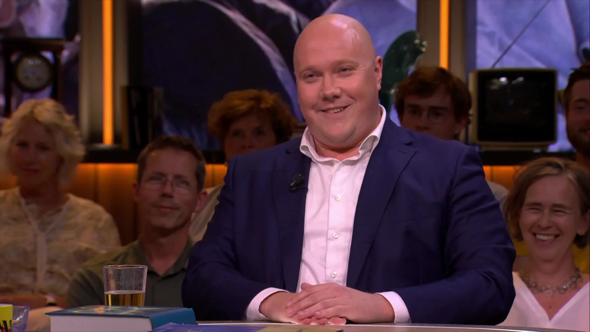 VVD'er sneert naar SBS-kijker om intelligentie maar krijgt direct tegengas