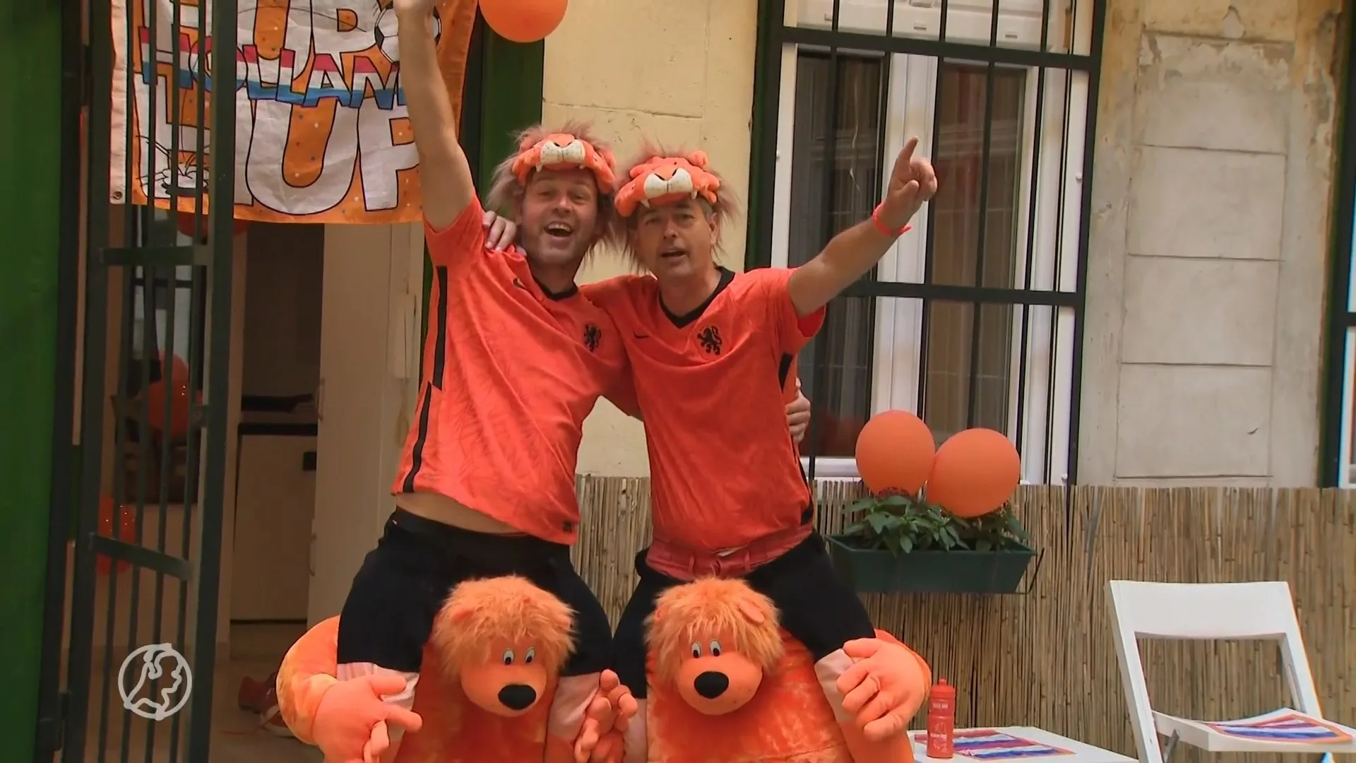 Oranjefans komen aan in Boedapest en laten zich testen