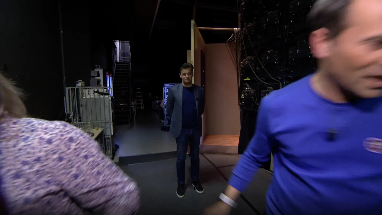 Roxane en Bas laten Wilfred verbouwereerd achter In de Wandelgangen