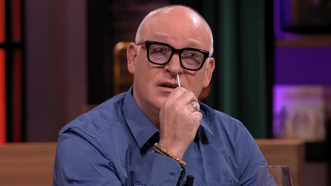 René doet live tijdens uitzending een zelftest