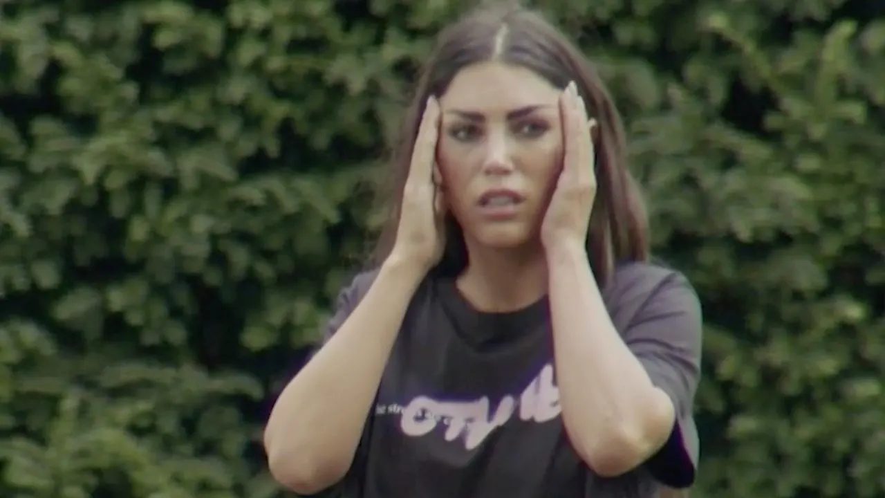 Yolanthe in de maling genomen: Aanrijding, autodiefstal en 'm...