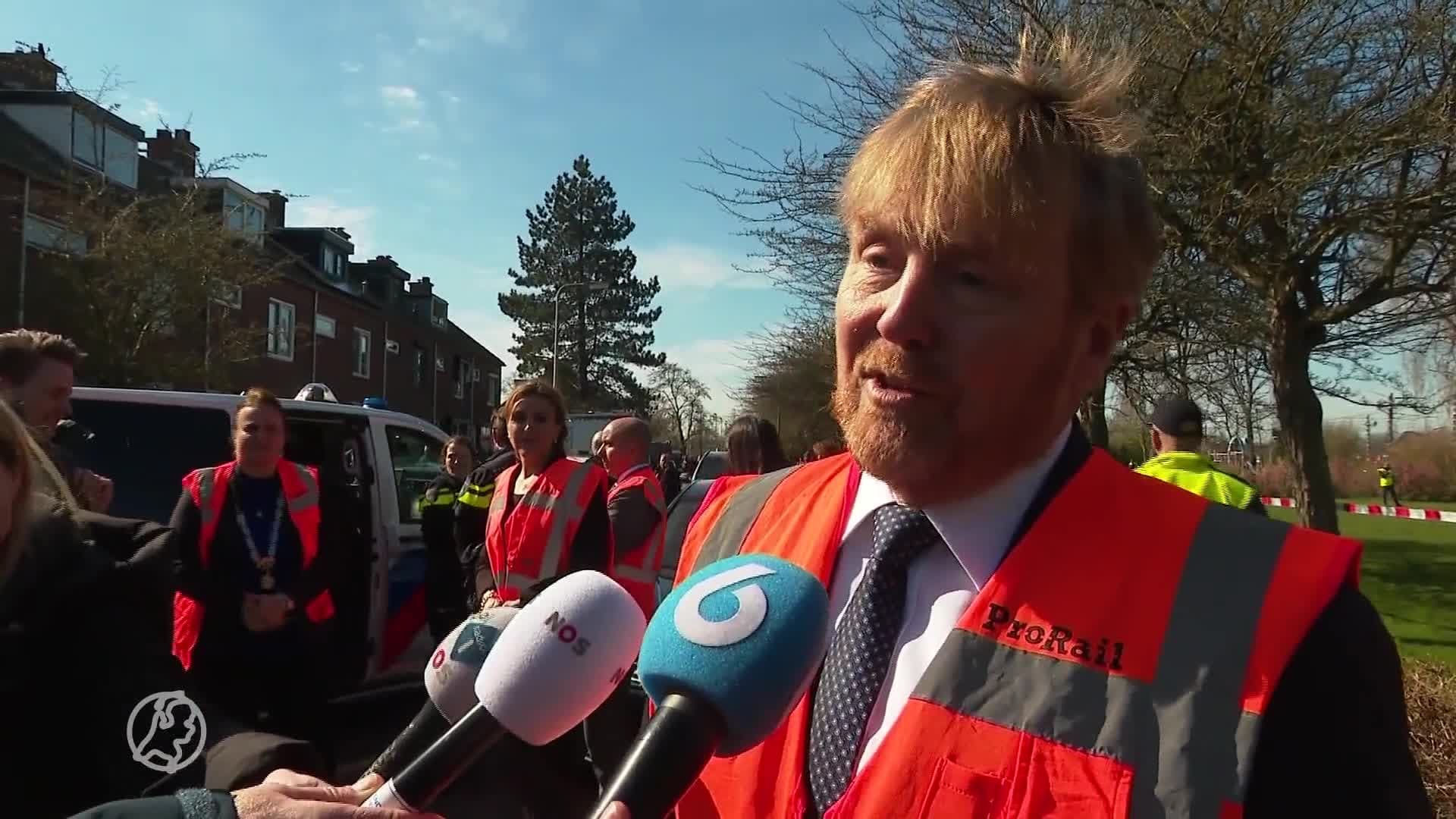 Koning bezoekt plek van treinongeluk in Voorschoten
