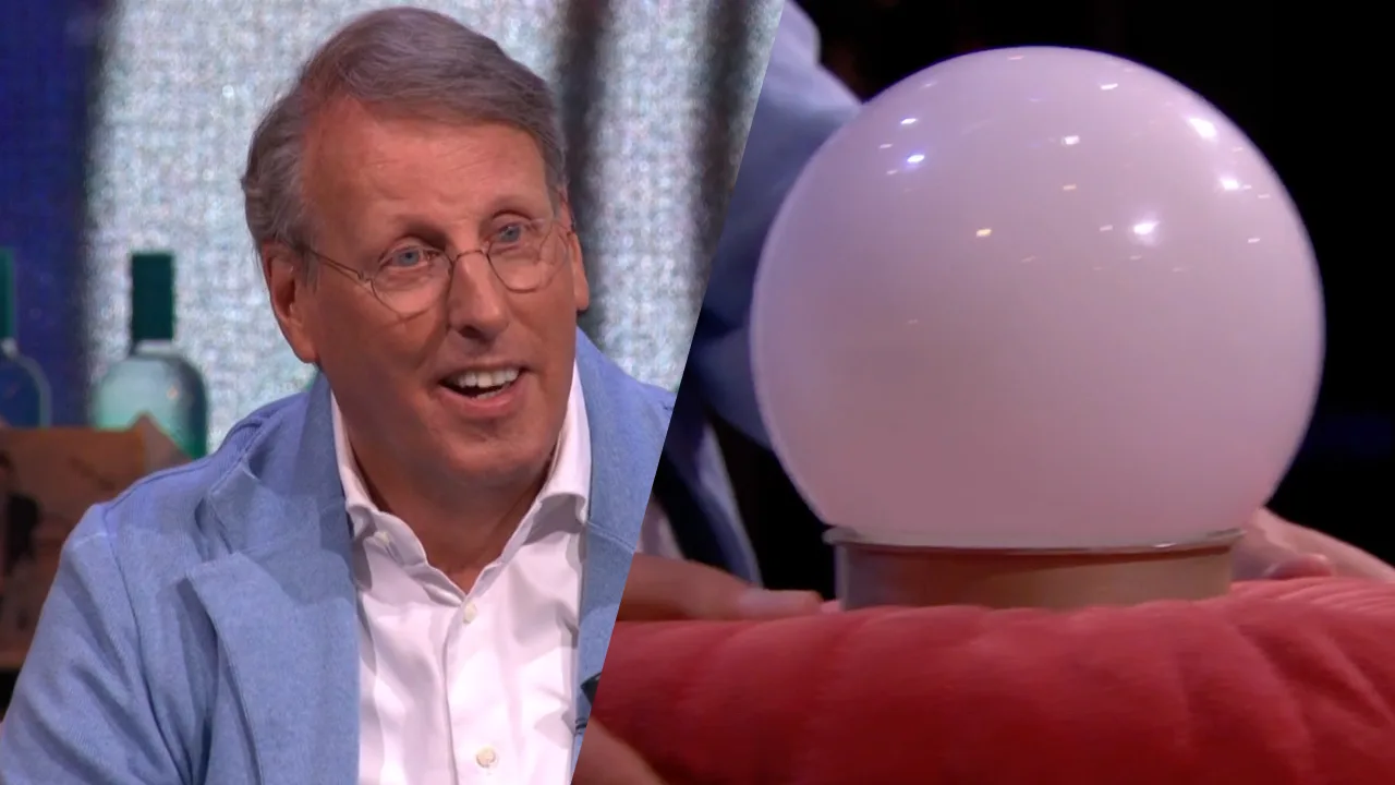Chris krijgt glazen bol: 'Dit is eigenlijk de lamp uit het toilet!'