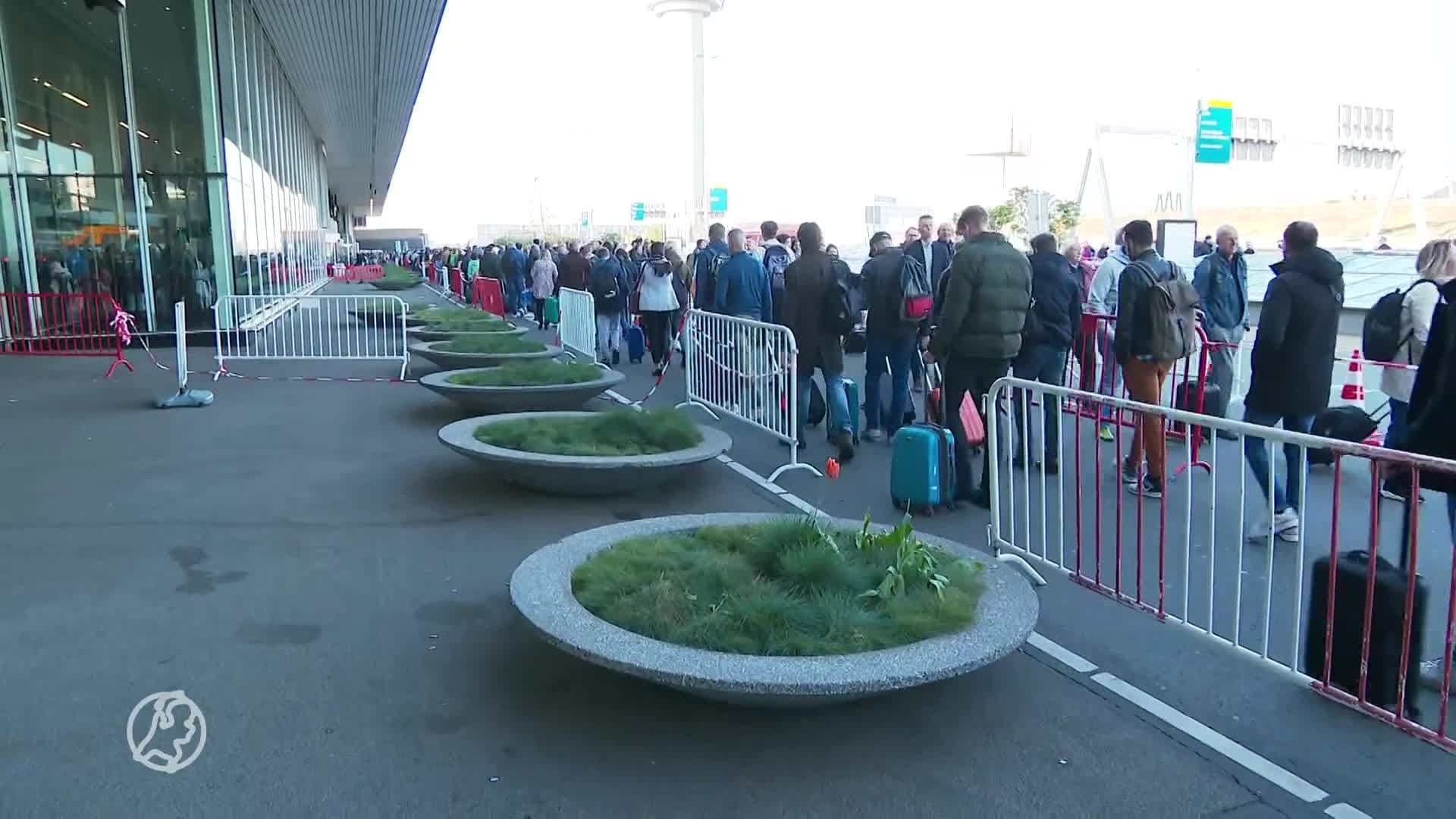 Consumentenbond adviseert Schiphol-reizigers: wacht nog even af en boek niet meteen om