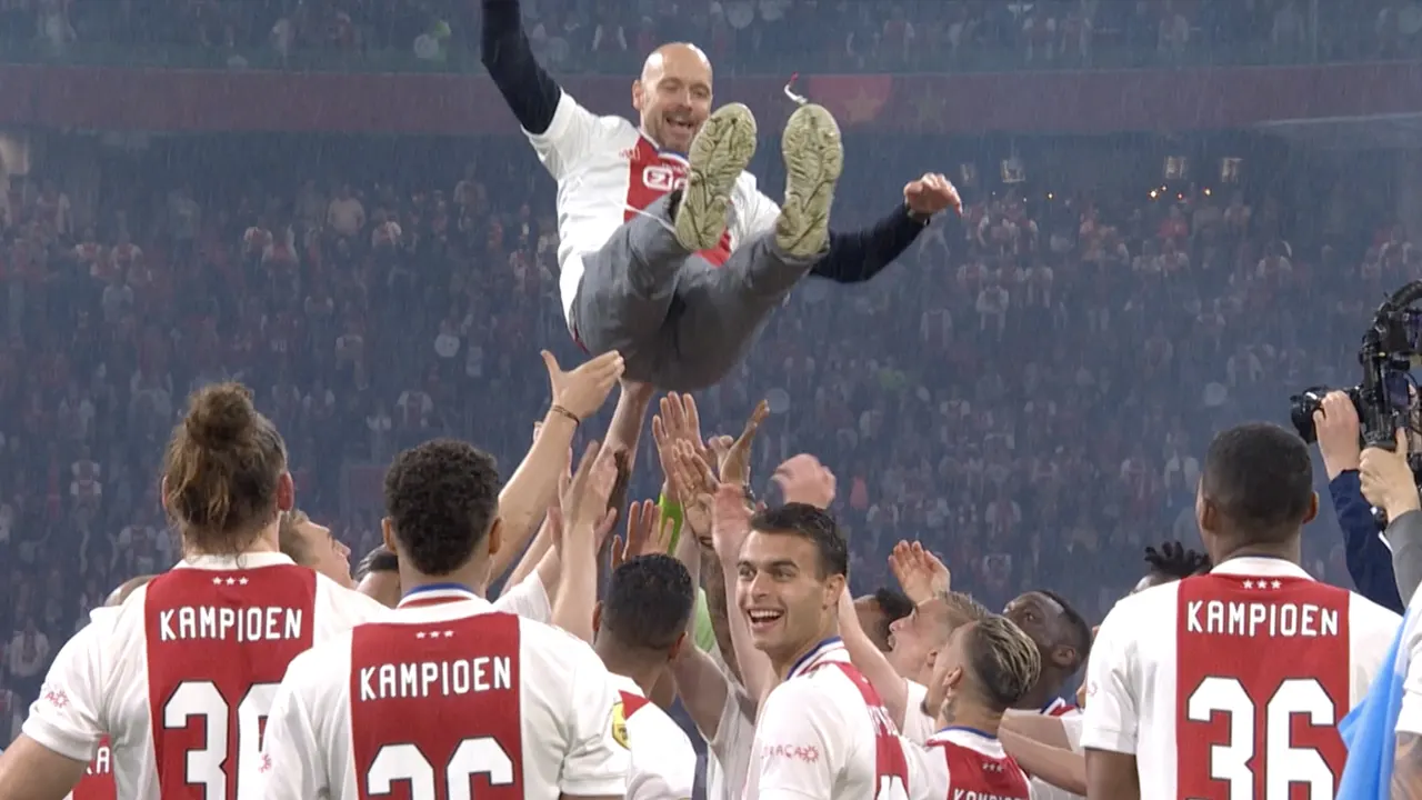 IN BEELD: Ajax viert groot feest na binnenhalen 36e landstitel