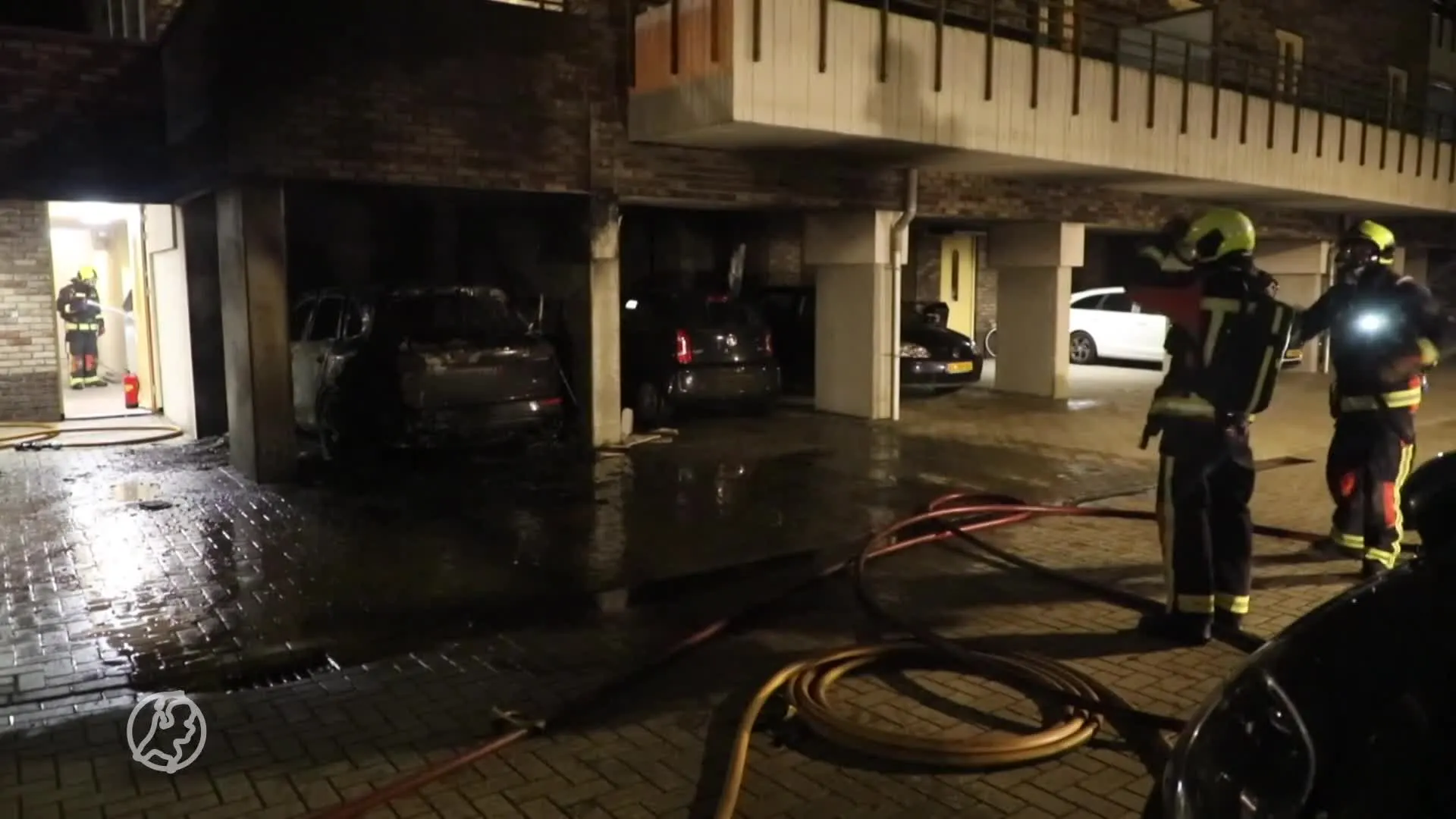 Tientallen bewoners appartementencomplex Leiden belanden op straat na autobrand
