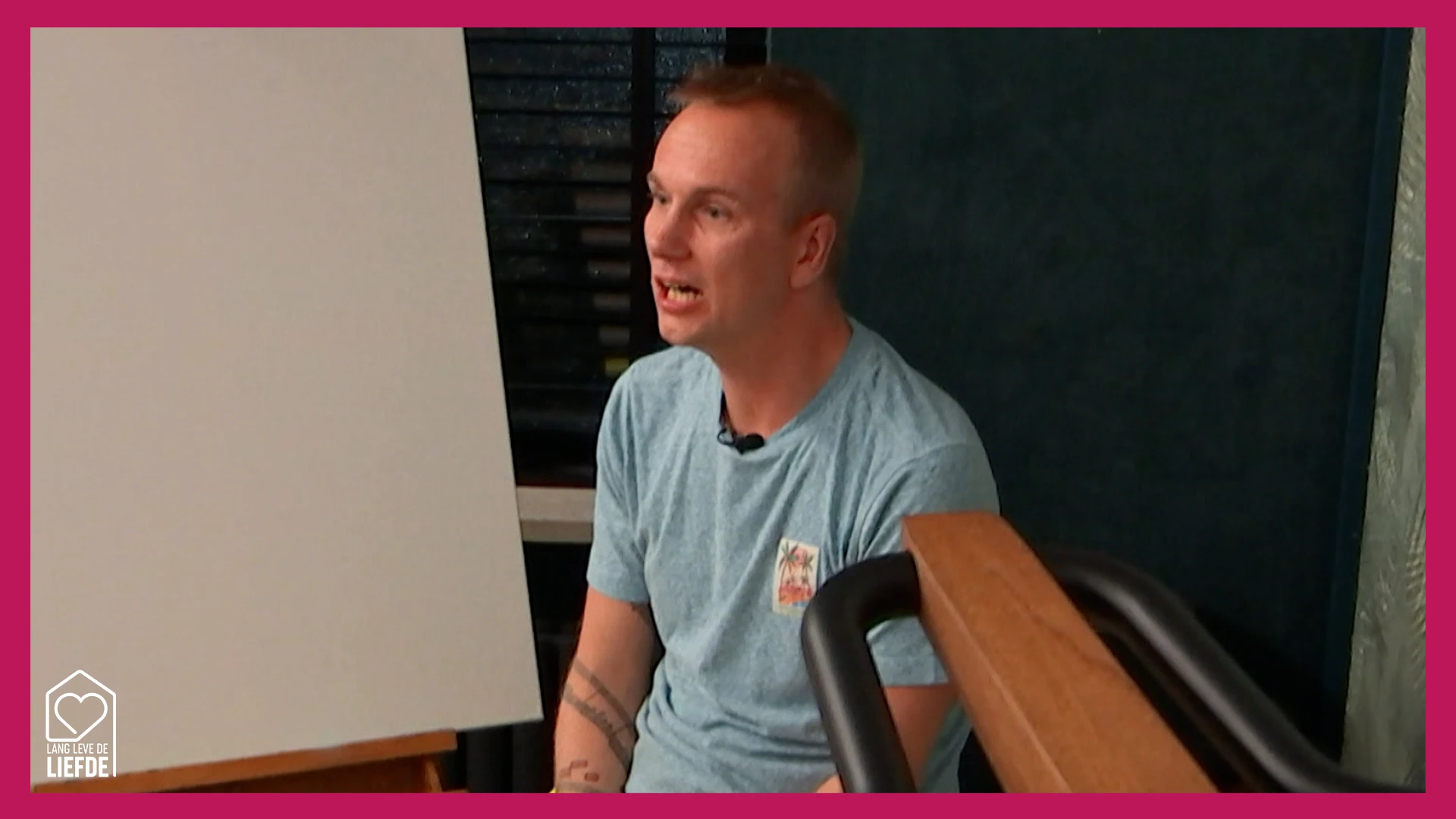 Mark krijgt een privé show van Ashley…