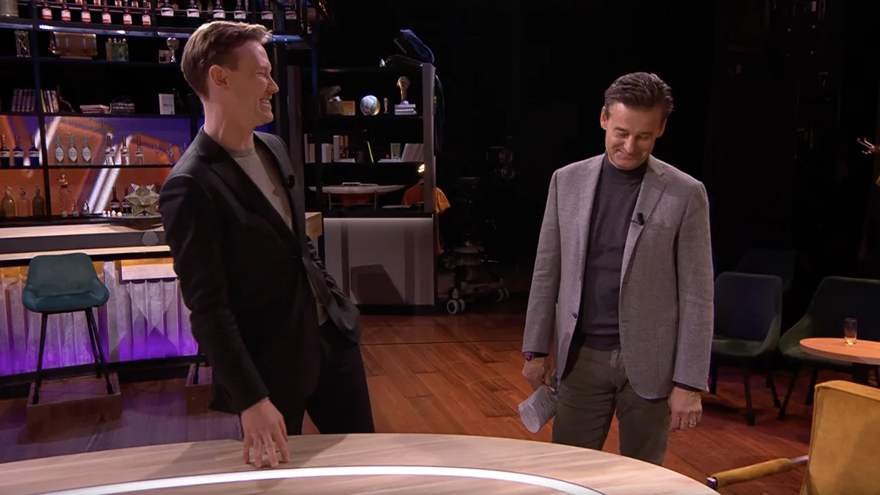 In de Wandelgangen: Sam dolt met Wilfred: 'Die is scherp, hij is leuk deze!'