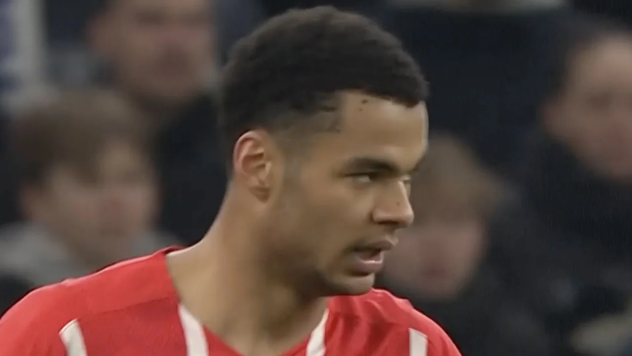 KANS: Gakpo is dichtbij derde treffer PSV, maar raakt de lat