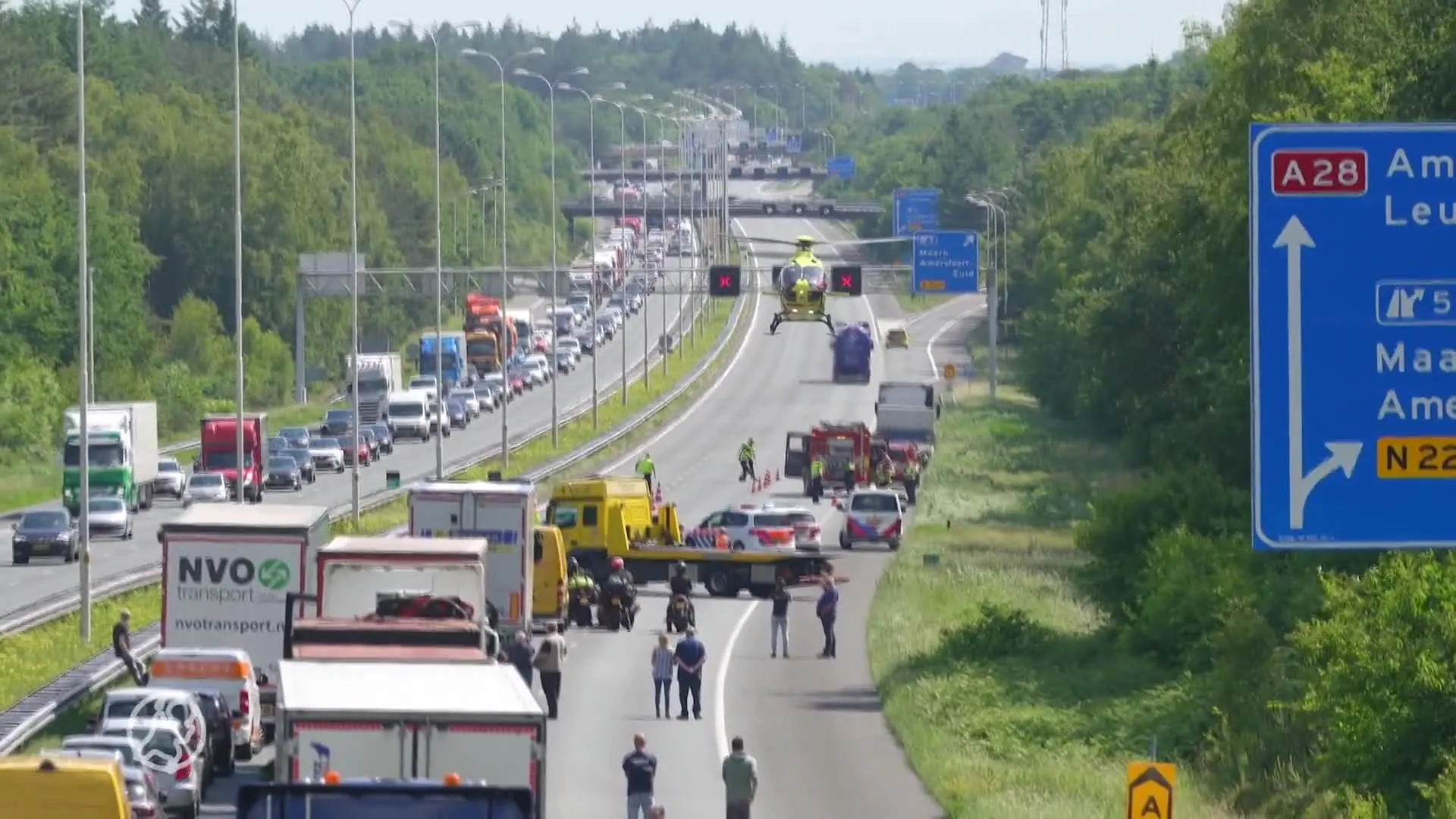 Twee gewonden bij ernstig ongeluk op A28: snelweg korte tijd afgesloten