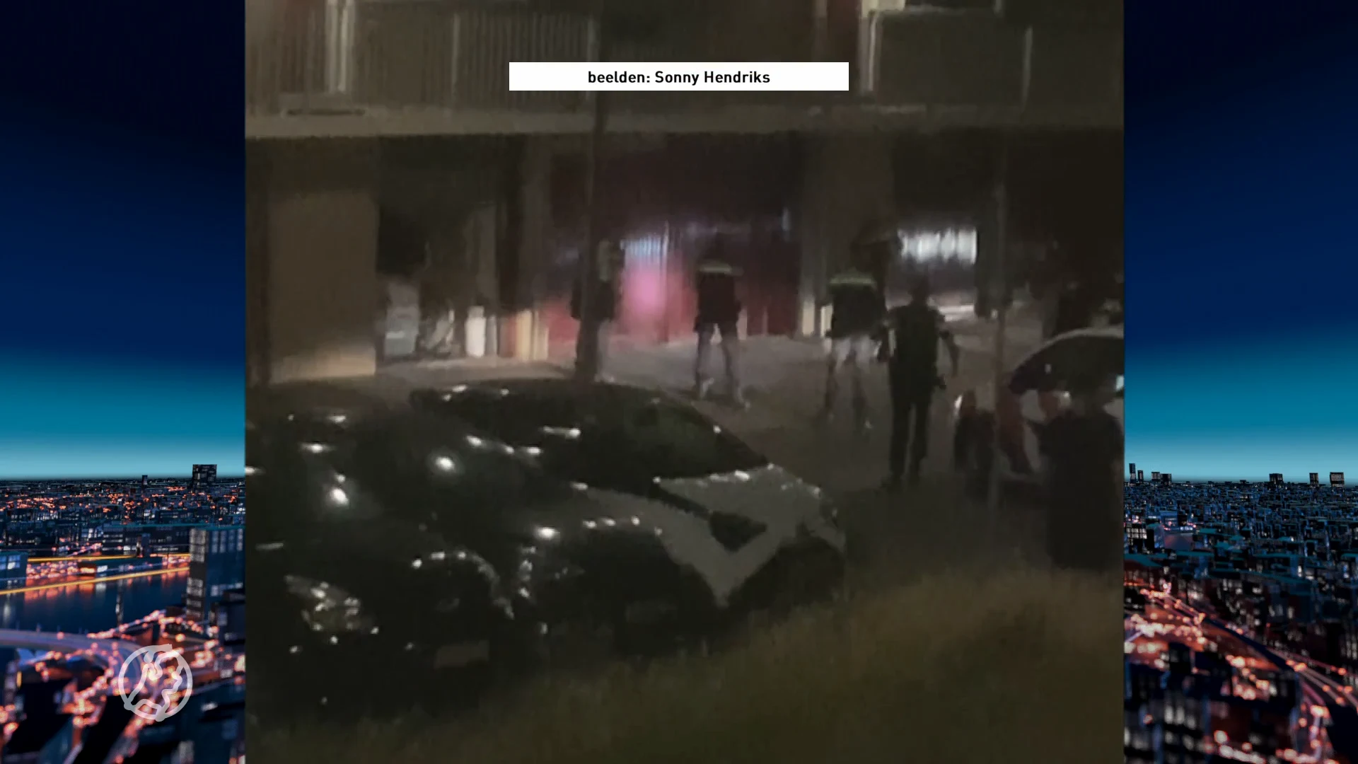 ZIEN: Man scheurt uit garagebox en vuurt kogelregen af op agenten