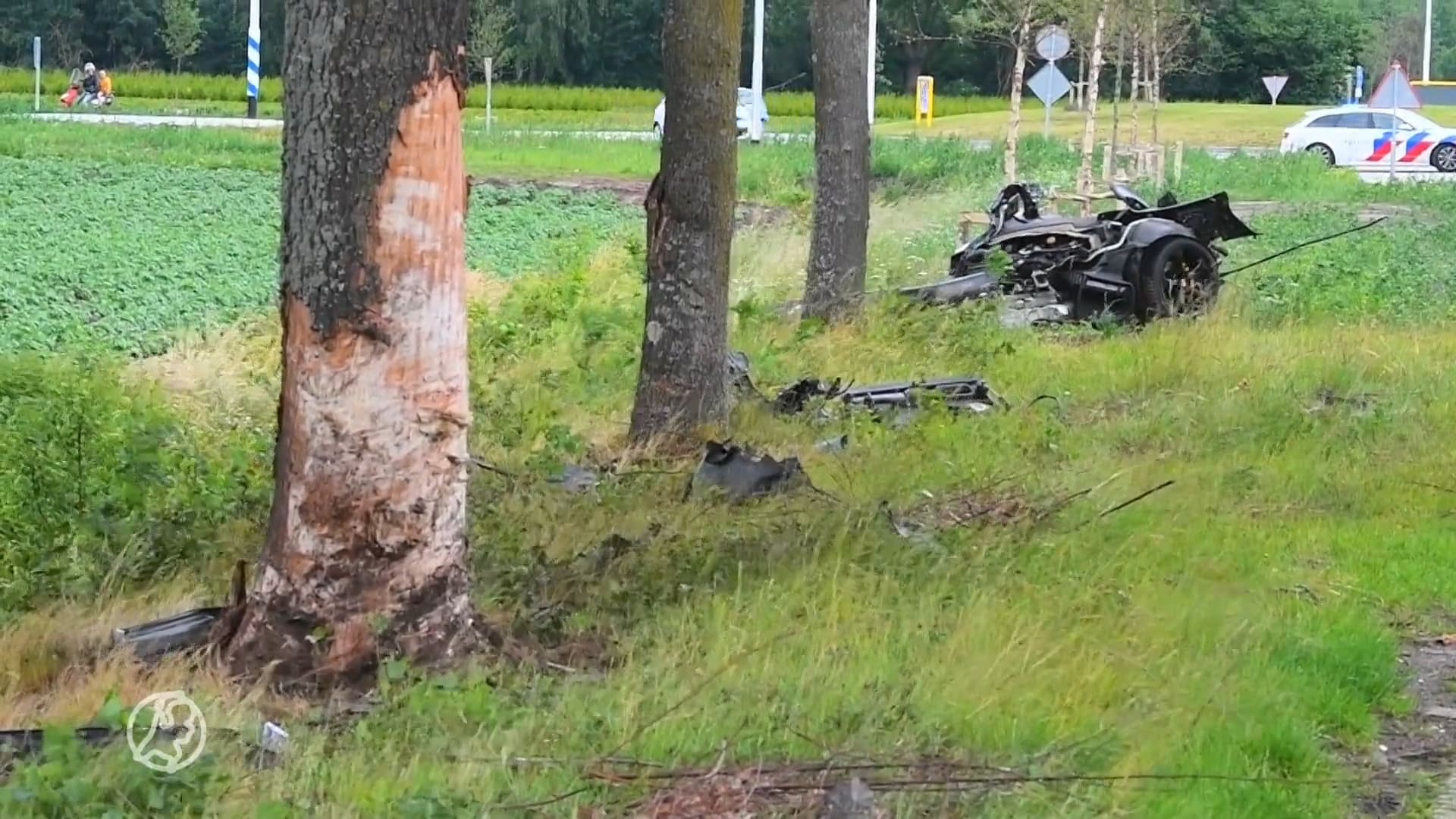 Man overlijdt na crash waarbij Porsche in stukken breekt