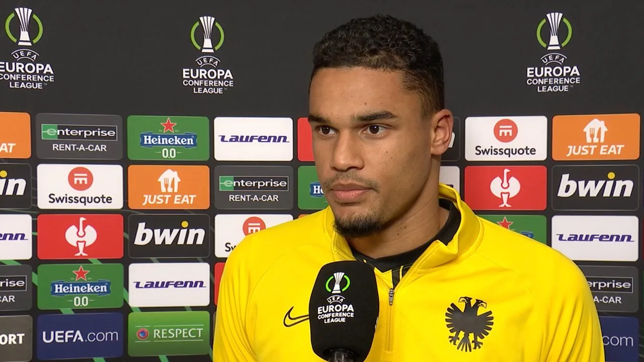 Doekhi baalt van rode kaart: 'Moet uit dat duel blijven'