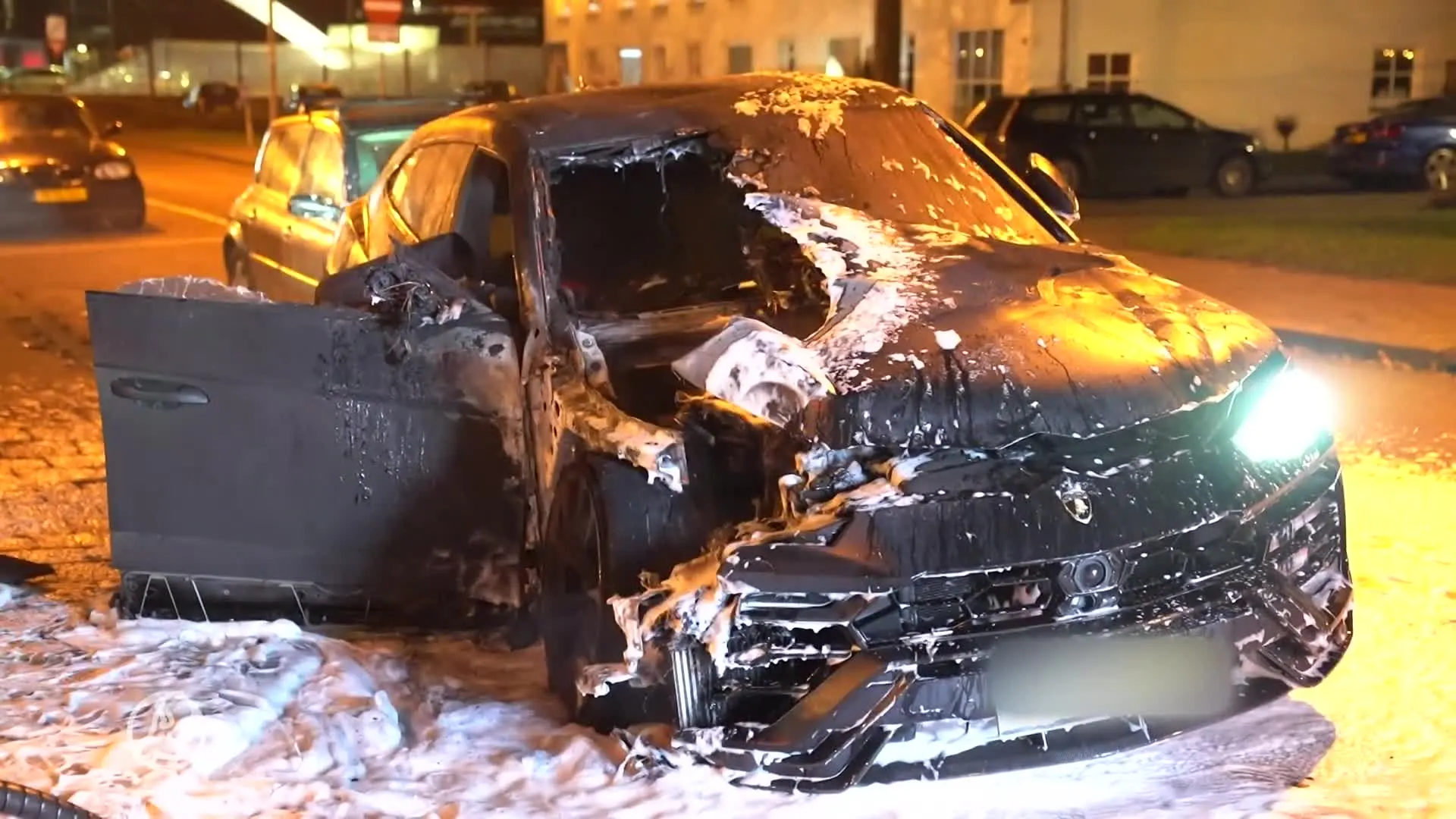 Loeidure Lamborghini in vlammen op in hartje Eindhoven