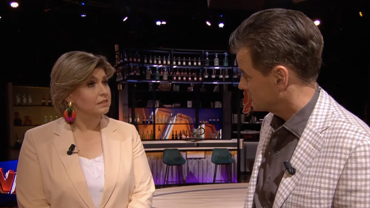 In de Wandelgangen: Wilfred hoort onthulling Angela de Jong over huishouden: 'Echt waar?!'