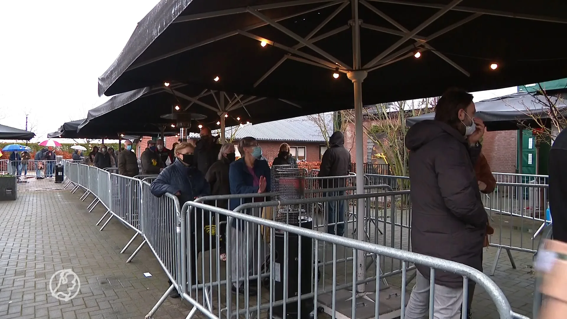Nog even kerstboodschappen doen: drukte bij slagers en superm...