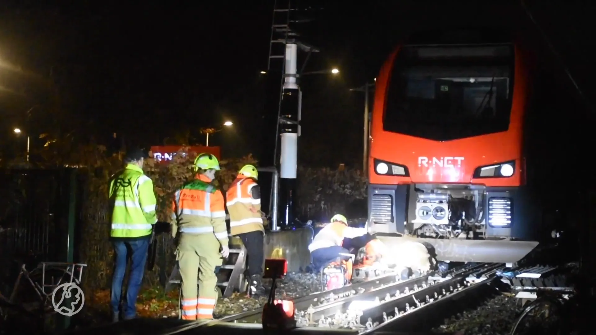 Trein botst op stapel fietsen die op spoor gelegd zijn: 'verbijsterend'