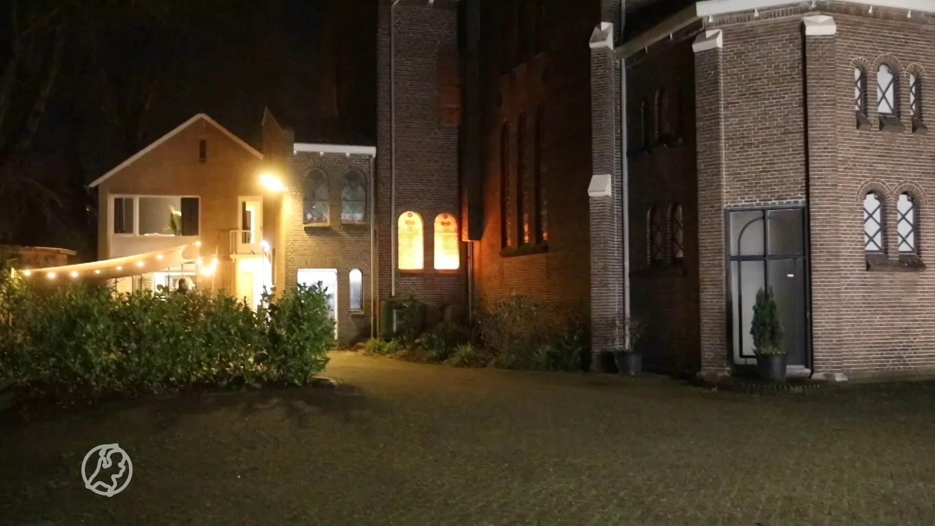 Kaarsje voor overleden kerkganger veroorzaakt brand in Paaskerk Baarn